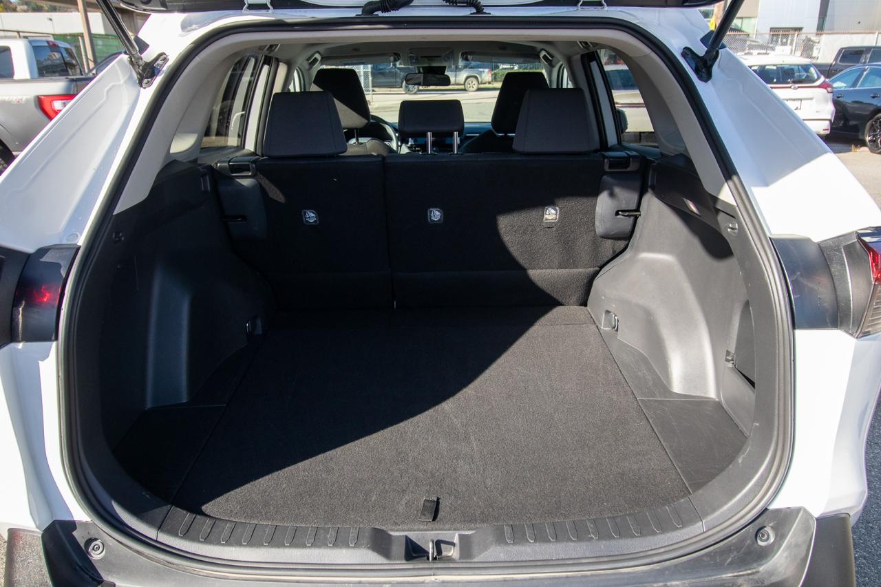 2025 Toyota RAV4 LE AWD Photo5