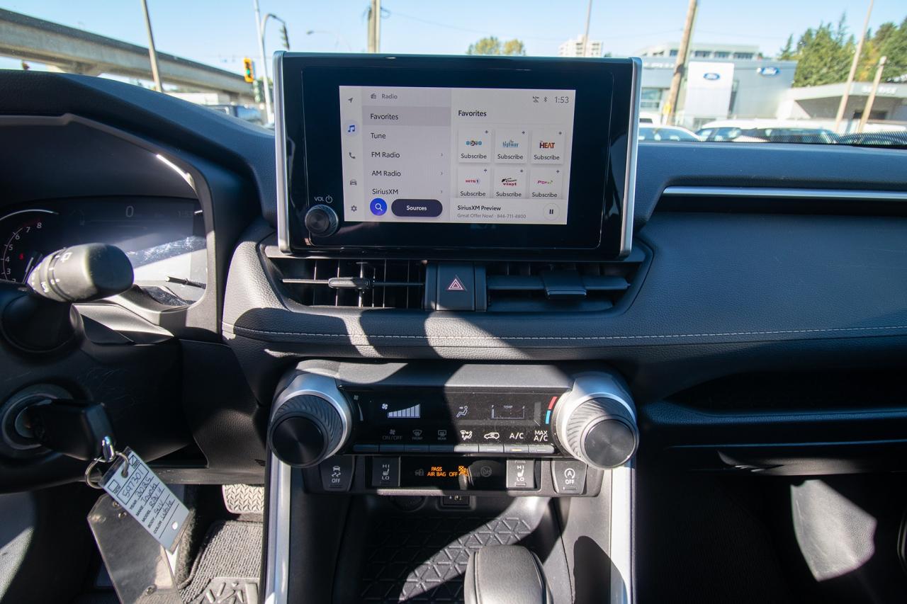 2025 Toyota RAV4 LE AWD Photo5