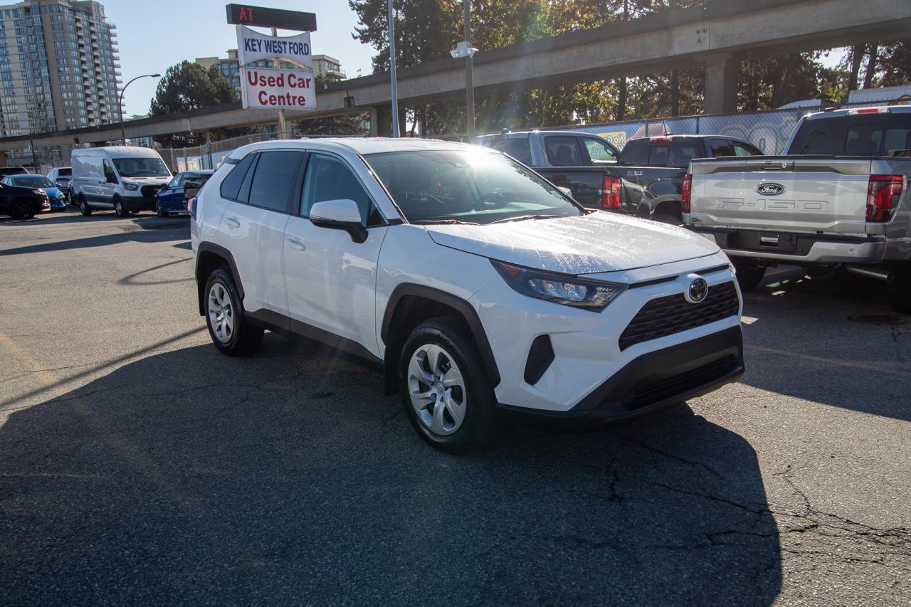 2025 Toyota RAV4 LE AWD Photo5