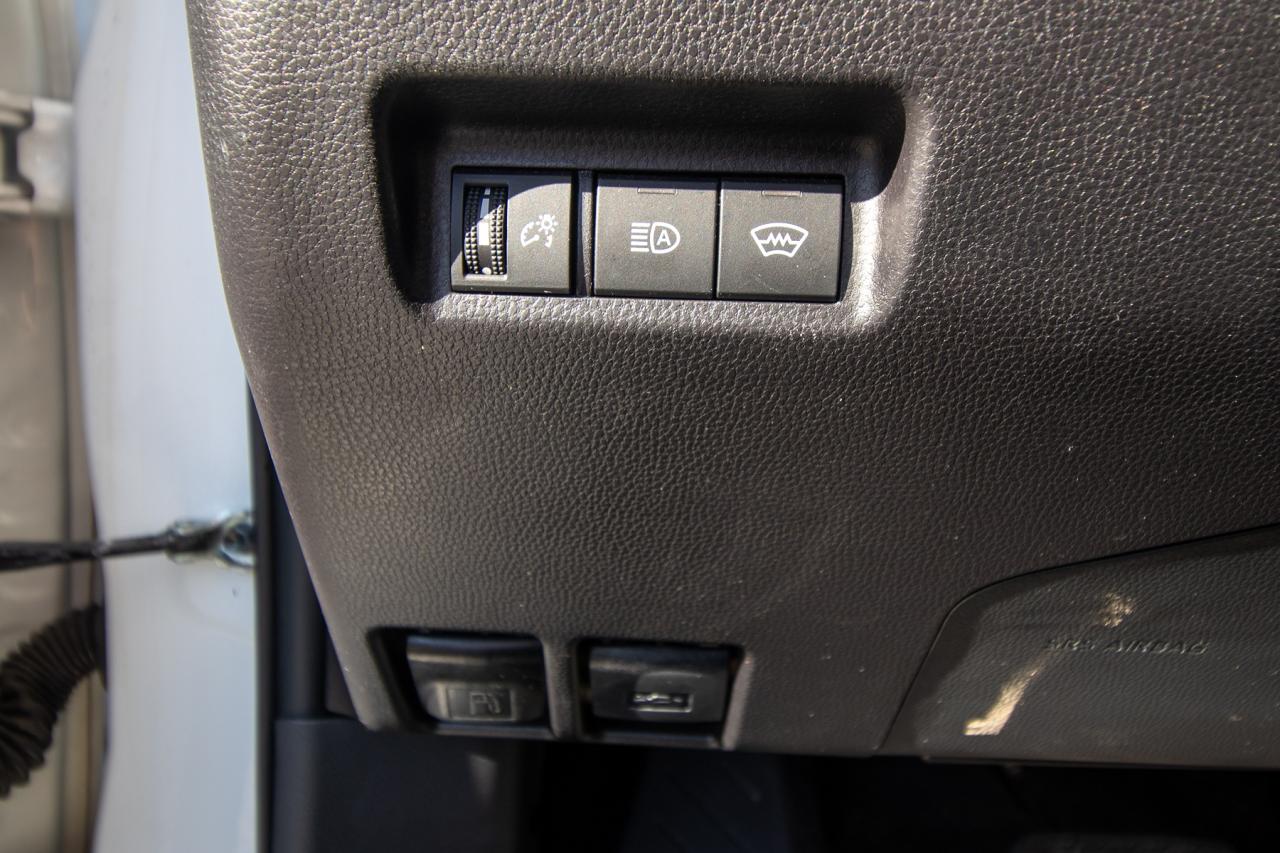 2025 Toyota RAV4 LE AWD Photo5