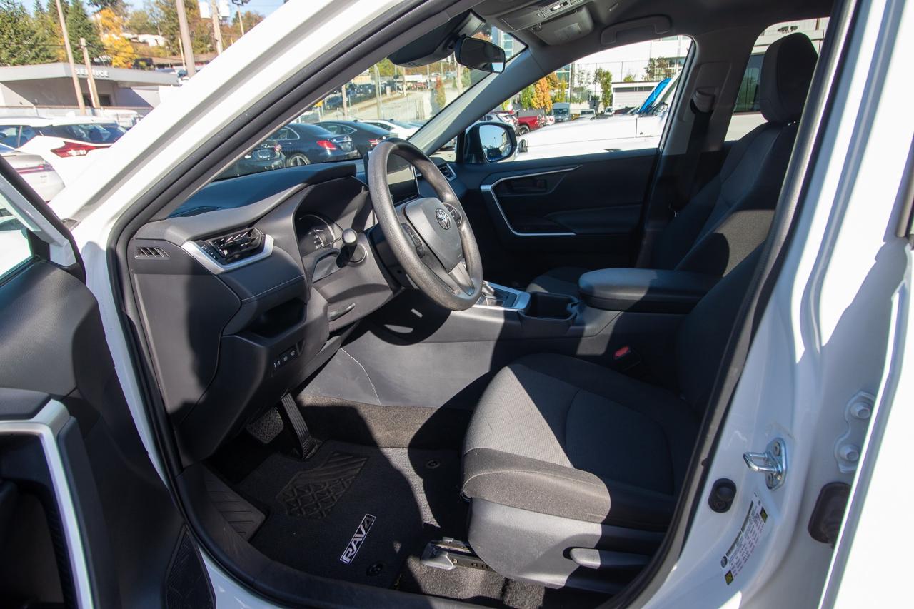 2025 Toyota RAV4 LE AWD Photo5