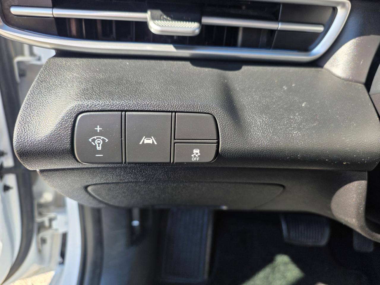 2023 Hyundai Elantra SEL Photo