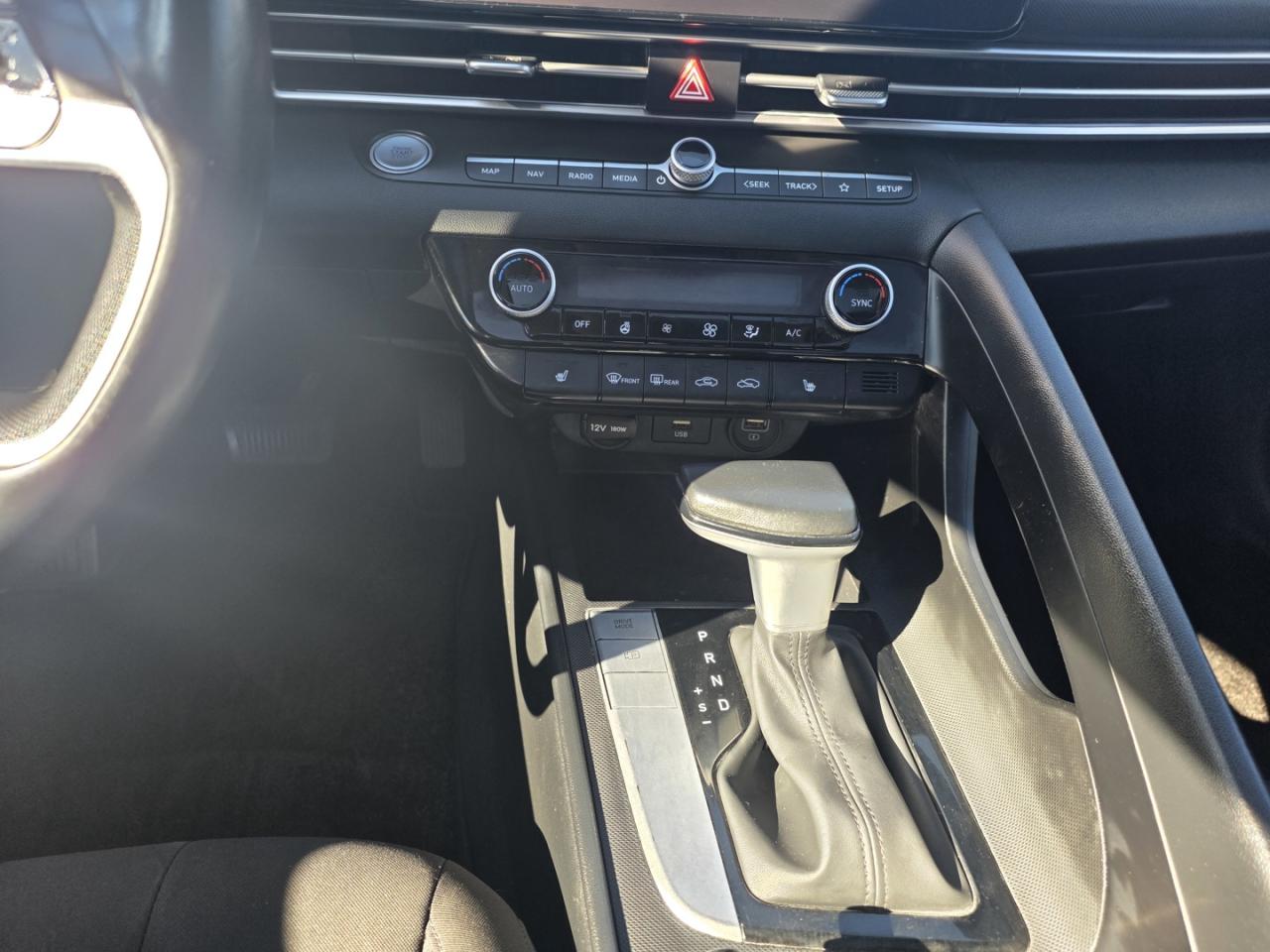 2023 Hyundai Elantra SEL Photo