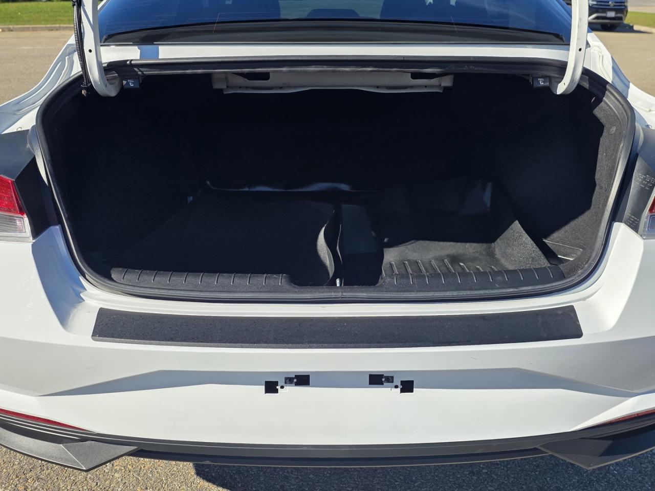 2023 Hyundai Elantra SEL Photo