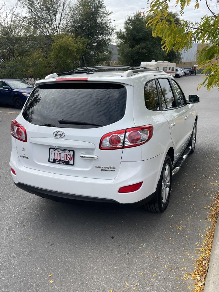 2011 Hyundai Santa Fe AWD   LIMITED   ONLY 147,000 KMS - Photo #4
