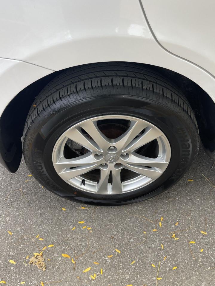 2011 Hyundai Santa Fe AWD   LIMITED   ONLY 147,000 KMS - Photo #10