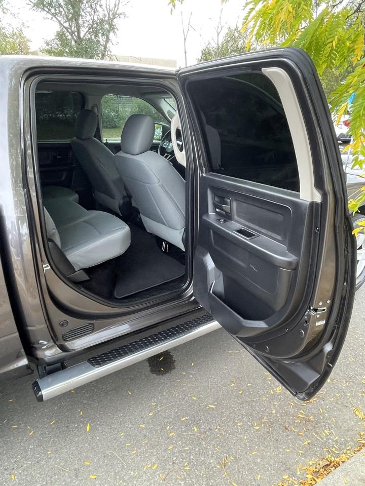 2016 RAM 1500 ST     4X4      CREW CAB - Photo #8