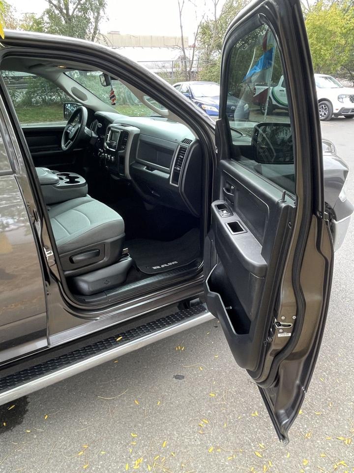 2016 RAM 1500 ST     4X4      CREW CAB - Photo #9