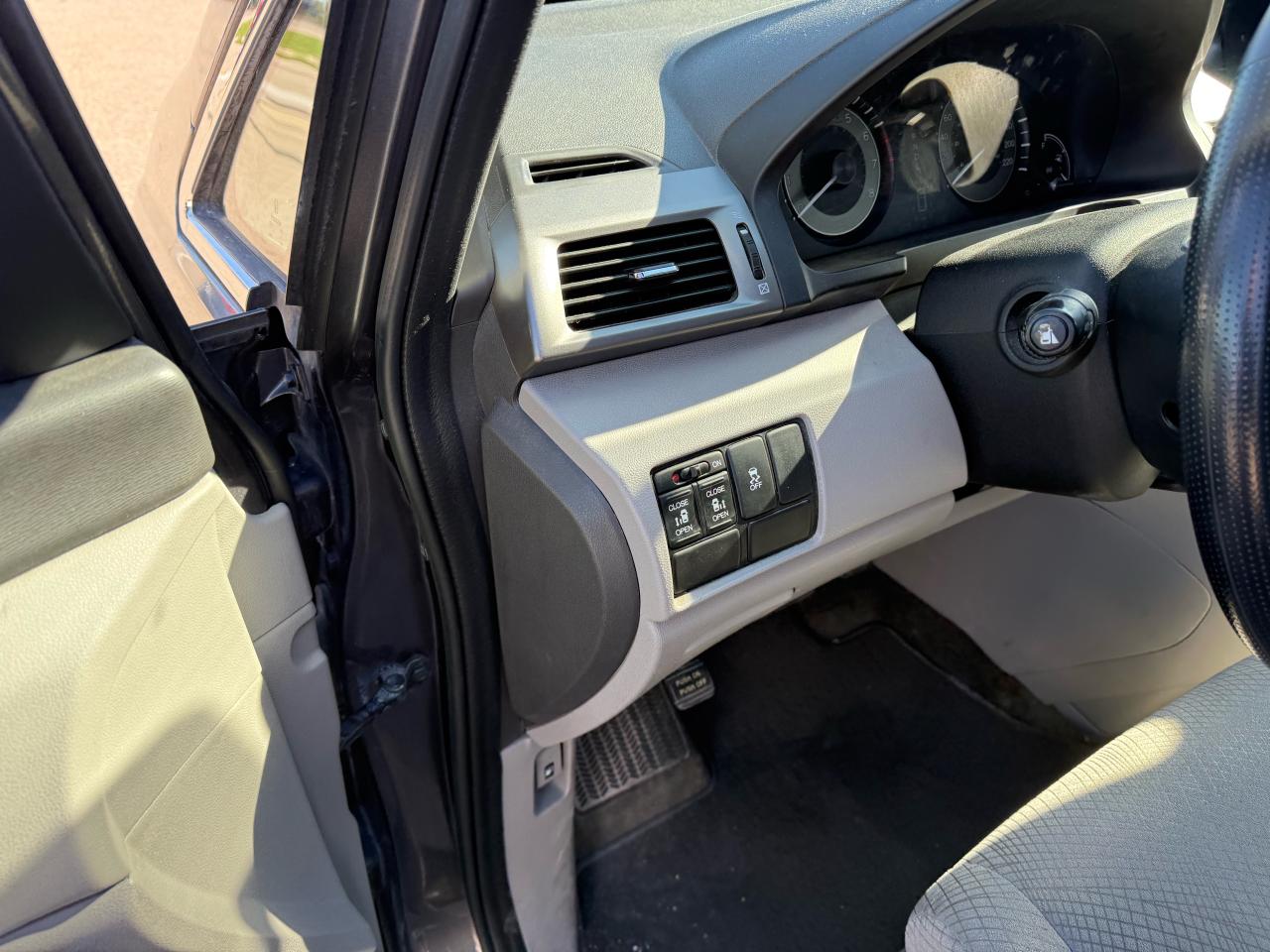 2016 Honda Odyssey EX power sliding doors backup camera winter tires with rims - Photo #11