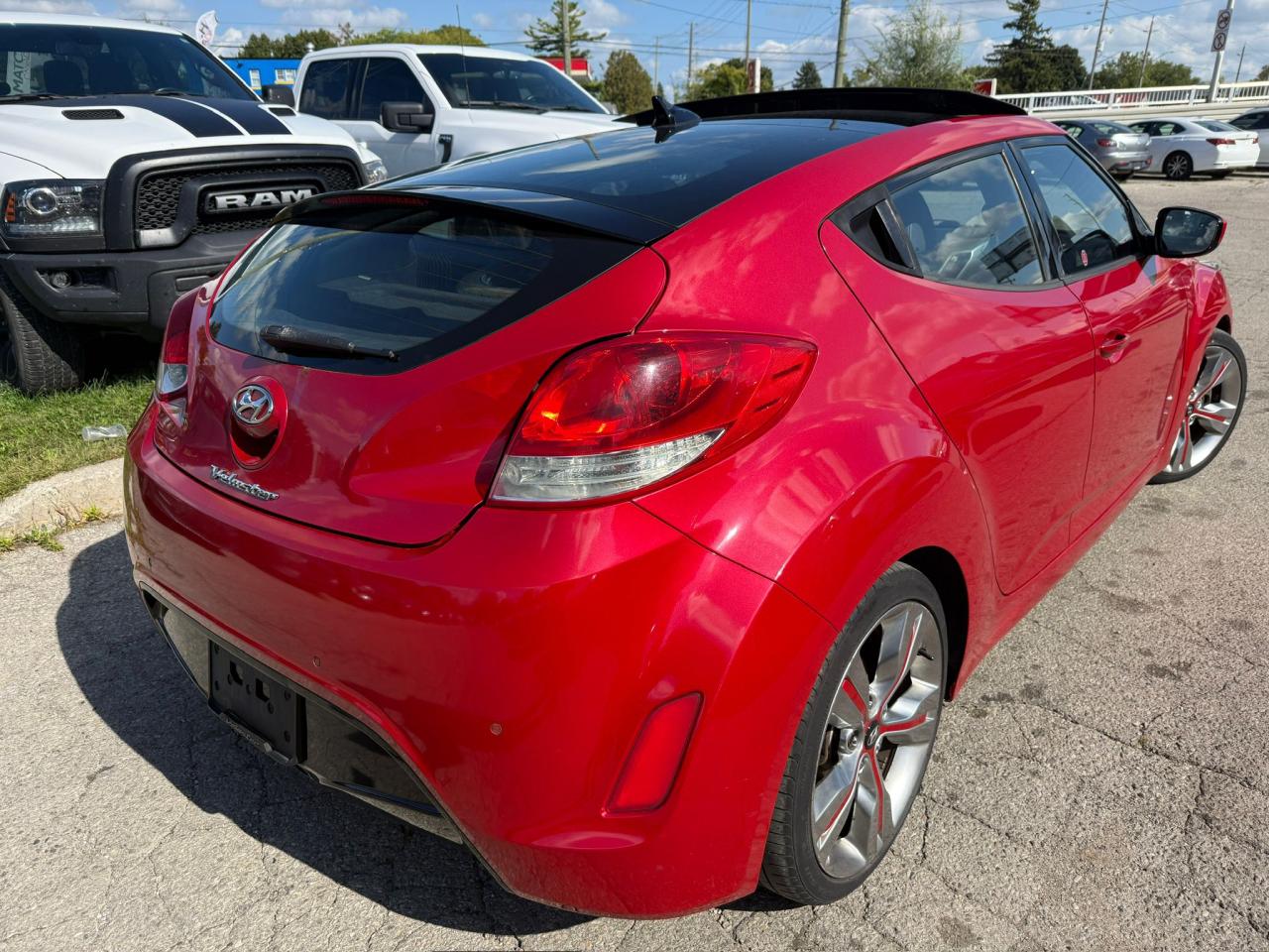 2013 Hyundai Veloster TECH / COUPE / REVERSE CAM / YOU SAFETY YOU SAVE - Photo #4