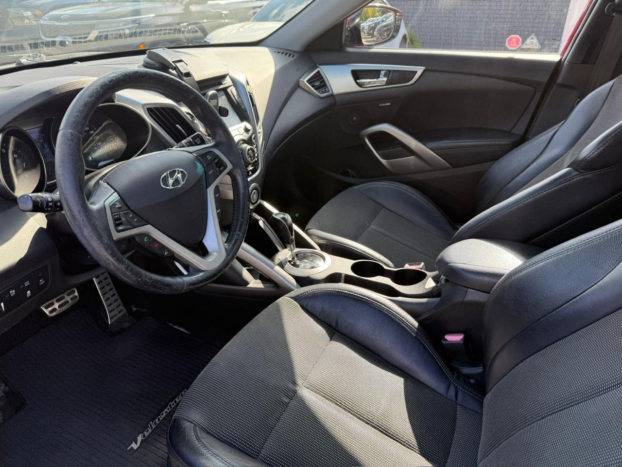 2013 Hyundai Veloster TECH / COUPE / REVERSE CAM / YOU SAFETY YOU SAVE - Photo #6
