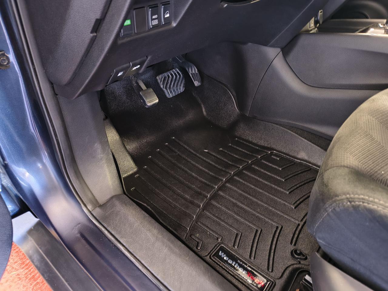 2015 Nissan Rogue SV AWD Photo0