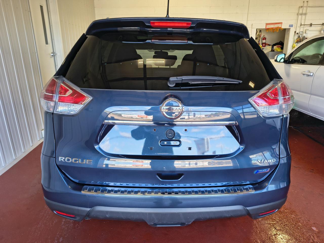 2015 Nissan Rogue SV AWD Photo0