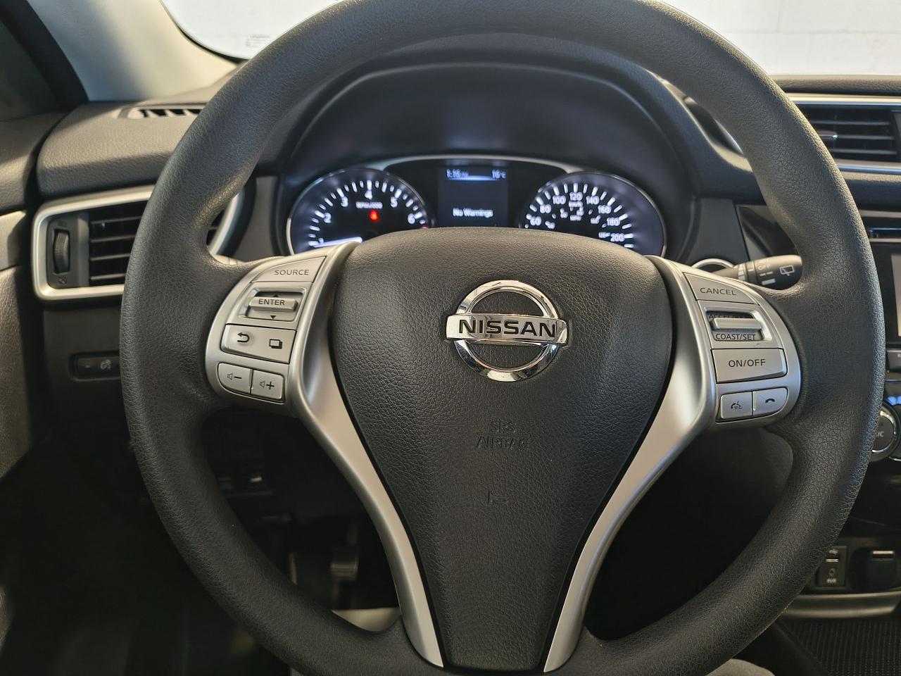 2015 Nissan Rogue SV AWD Photo0