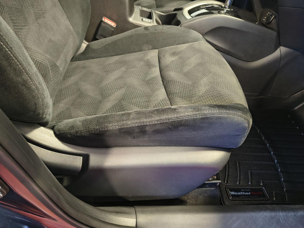 2015 Nissan Rogue SV AWD Photo0