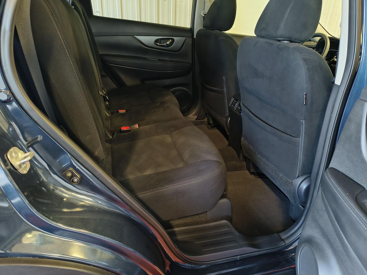 2015 Nissan Rogue SV AWD Photo0
