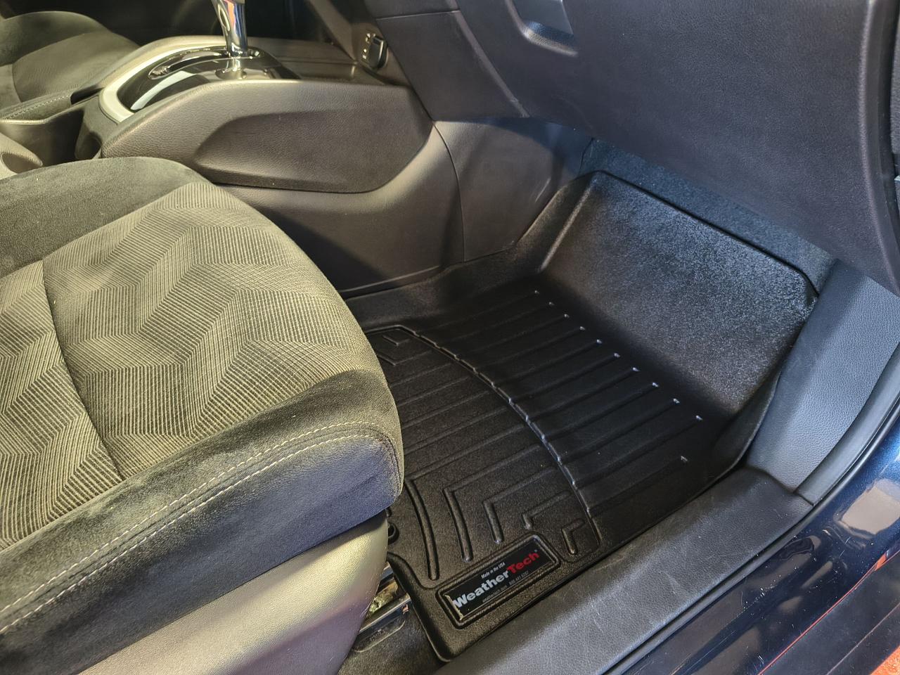 2015 Nissan Rogue SV AWD Photo0