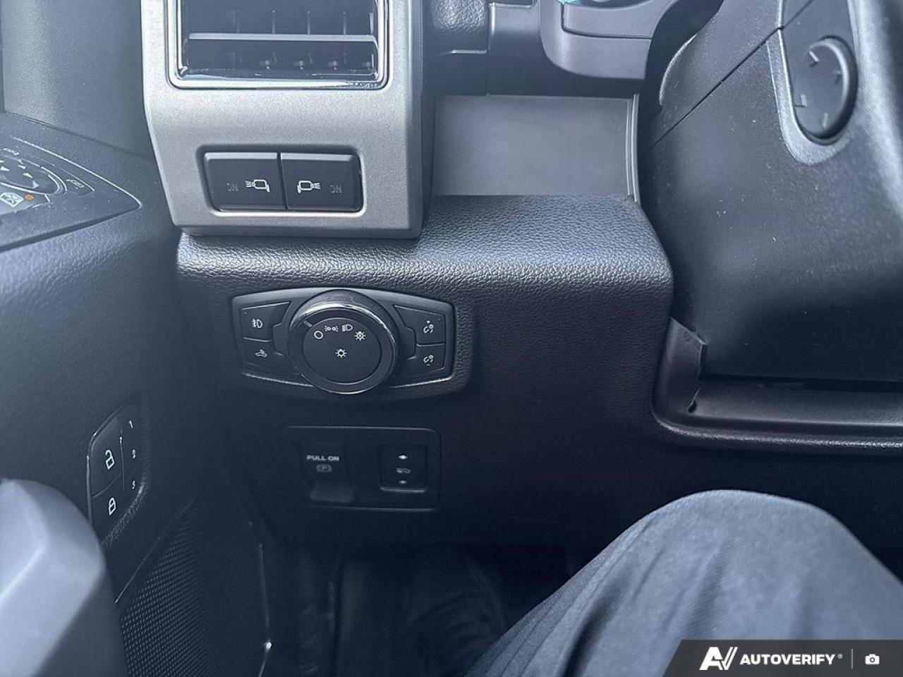 2020 Ford F-150 LARIAT / NO ACCIDENTS / LEATHER / NAV / PANO ROOF - Photo #16