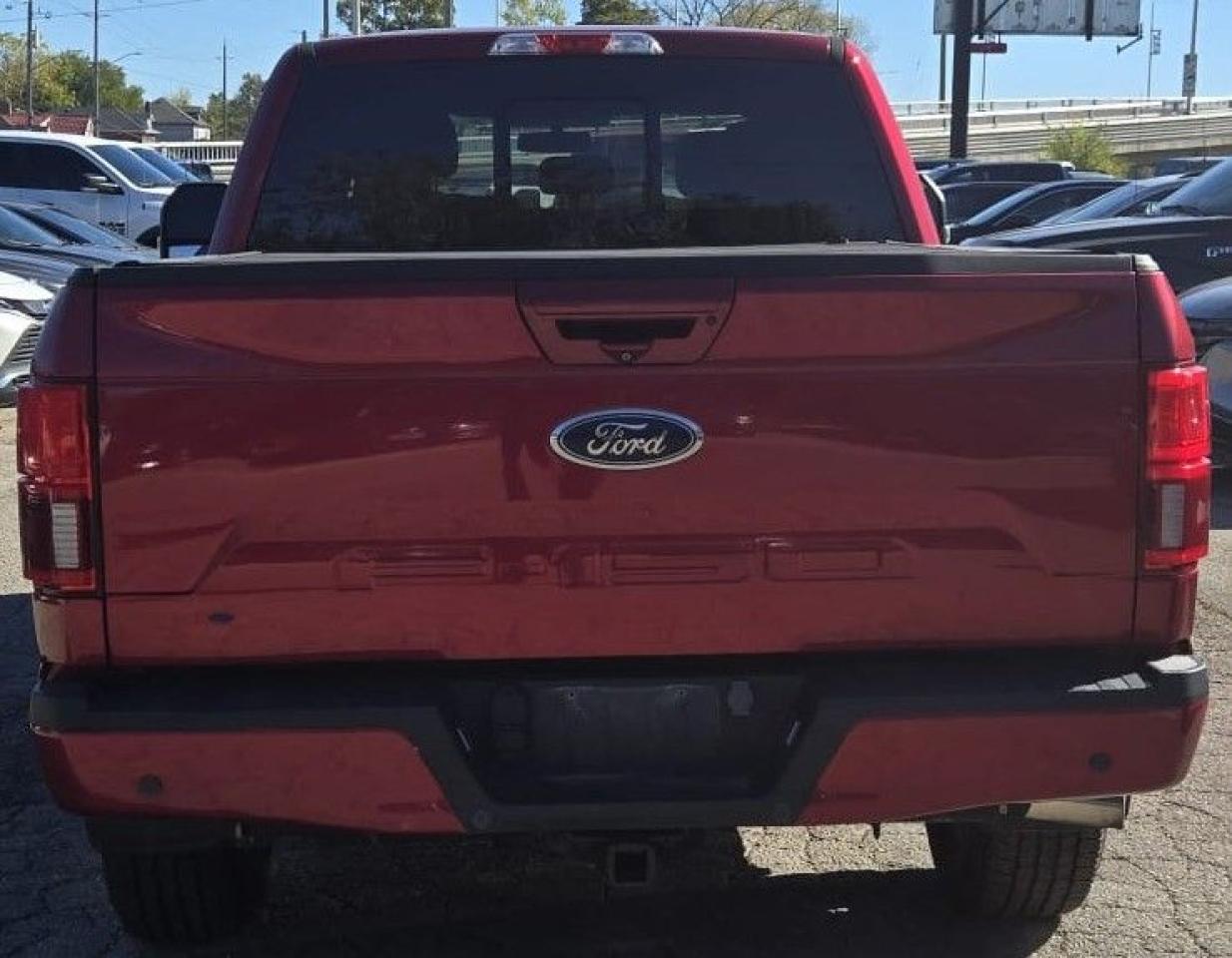 2018 Ford F-150 LARIAT / PANO ROOF / LEATHER / NAV / 5.0L / 4X4 - Photo #3