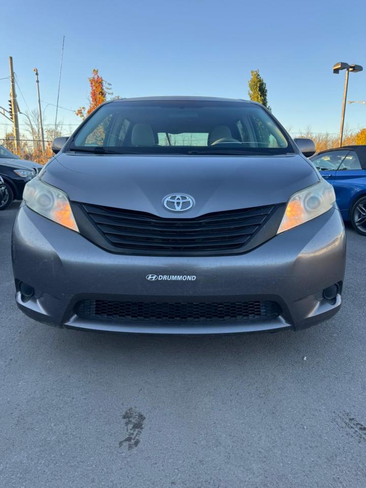 2011 Toyota Sienna  - Photo #2