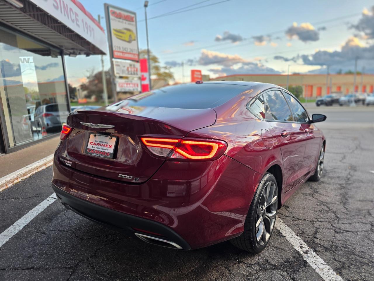 2015 Chrysler 200 V6 AWD | Sunroof | Alpine Sound | Heated Seats | Backup Camera Photo4