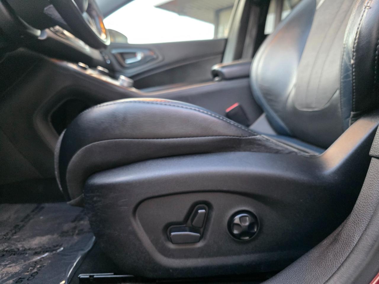 2015 Chrysler 200 V6 AWD | Sunroof | Alpine Sound | Heated Seats | Backup Camera Photo