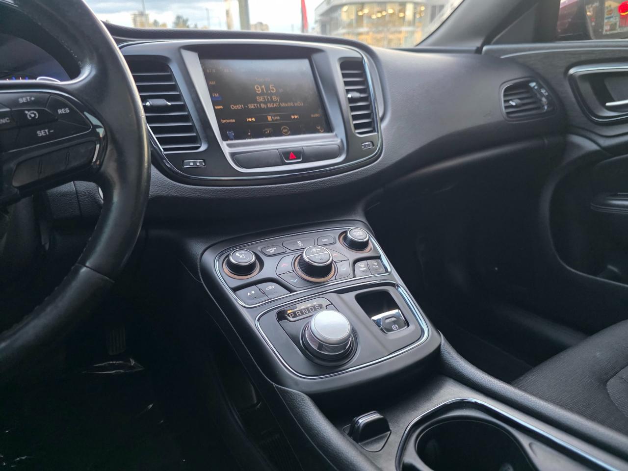 2015 Chrysler 200 V6 AWD | Sunroof | Alpine Sound | Heated Seats | Backup Camera Photo