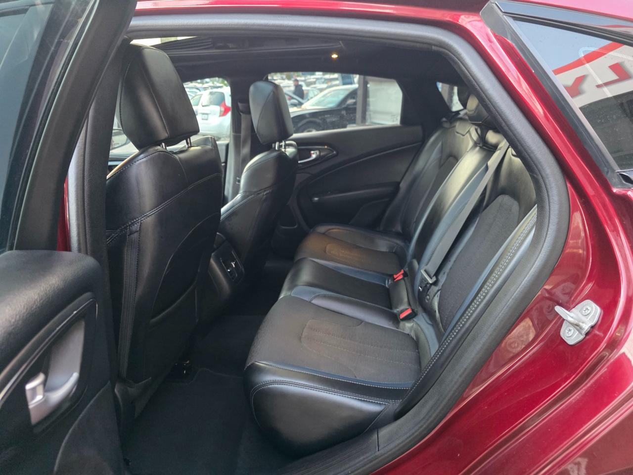 2015 Chrysler 200 V6 AWD | Sunroof | Alpine Sound | Heated Seats | Backup Camera Photo