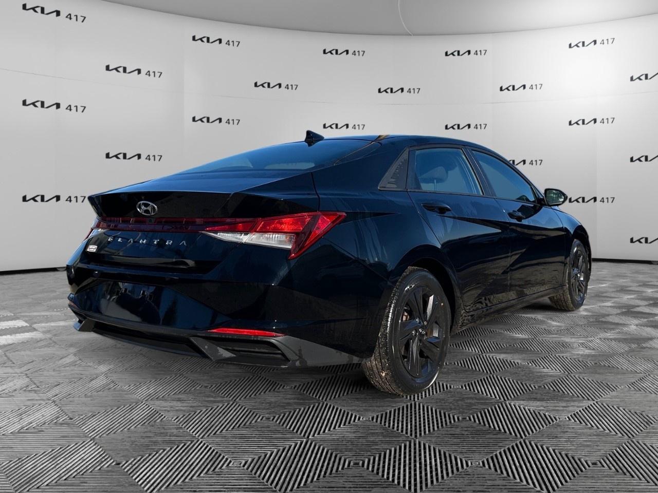 2022 Hyundai Elantra Preferred IVT Photo