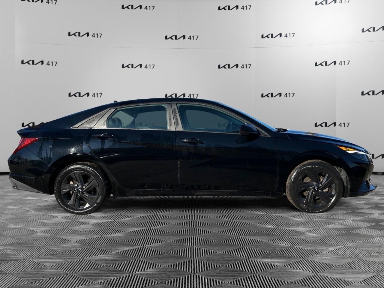 2022 Hyundai Elantra Preferred IVT Photo