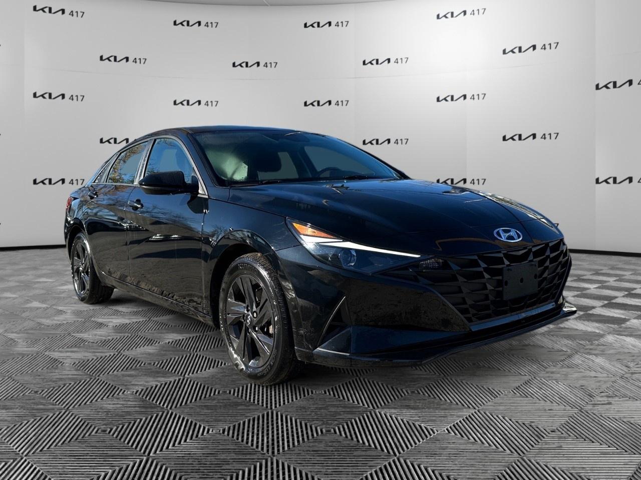 2022 Hyundai Elantra Preferred IVT Photo