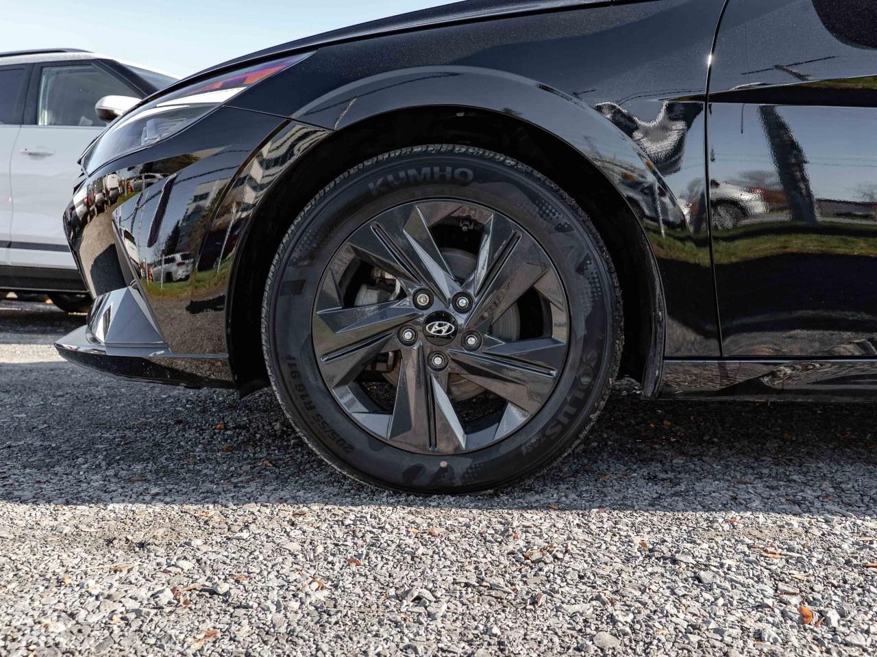 2022 Hyundai Elantra Preferred IVT Photo