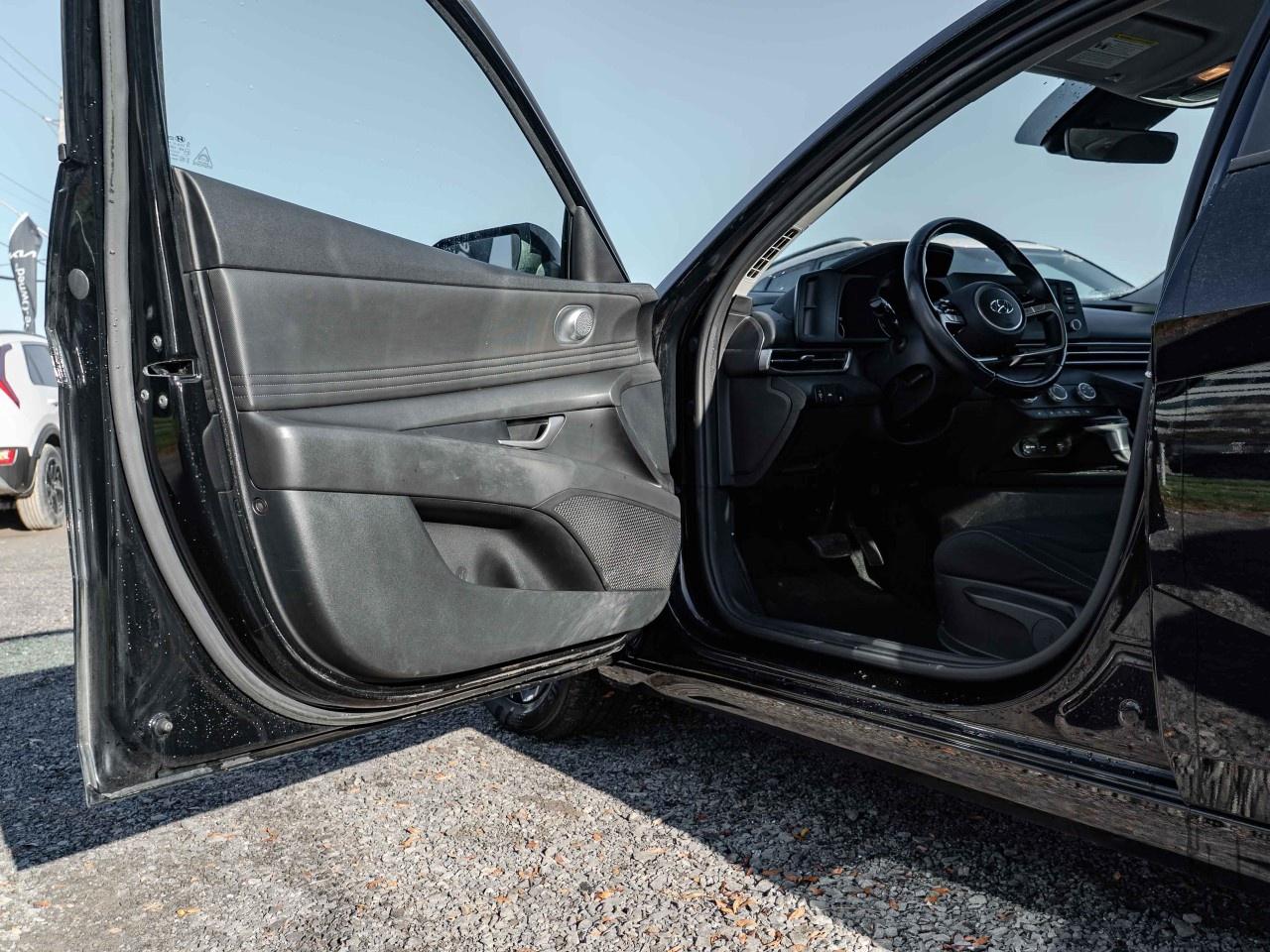 2022 Hyundai Elantra Preferred IVT Photo