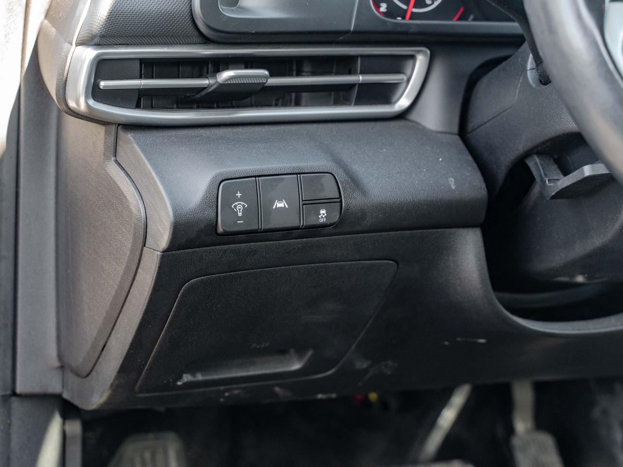 2022 Hyundai Elantra Preferred IVT Photo