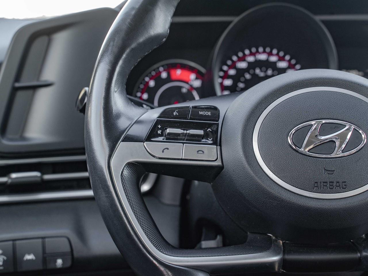 2022 Hyundai Elantra Preferred IVT Photo