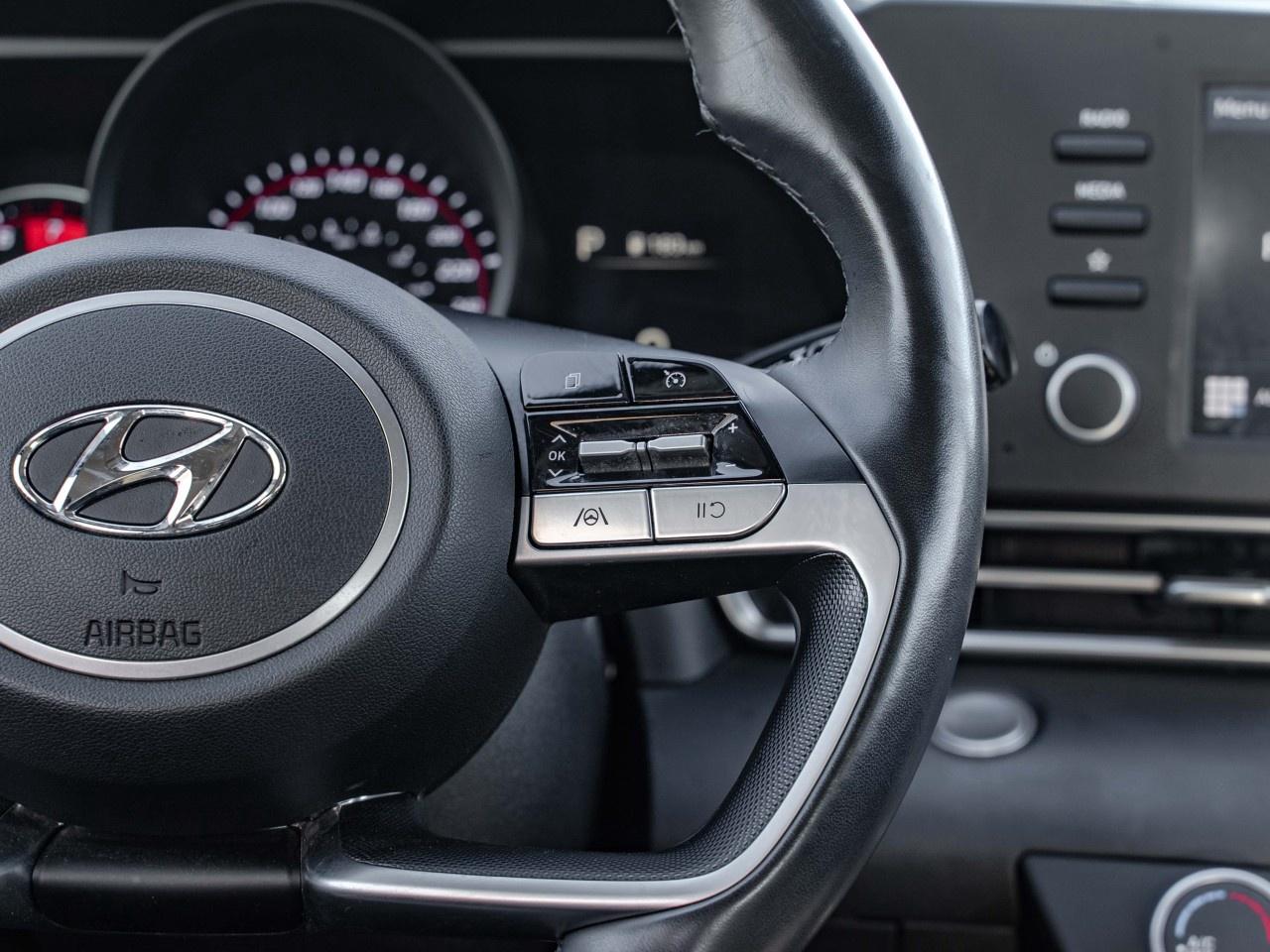 2022 Hyundai Elantra Preferred IVT Photo