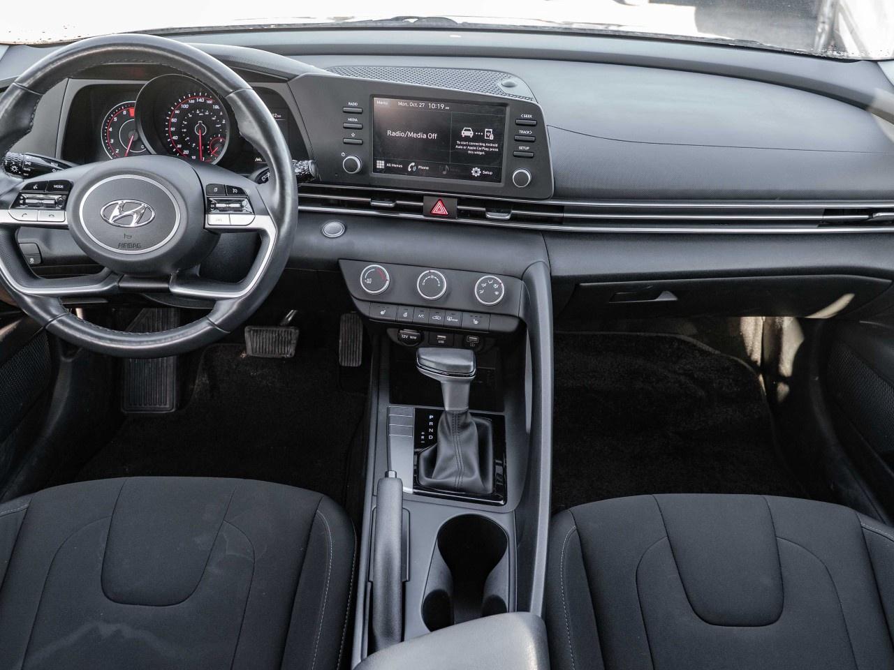 2022 Hyundai Elantra Preferred IVT Photo