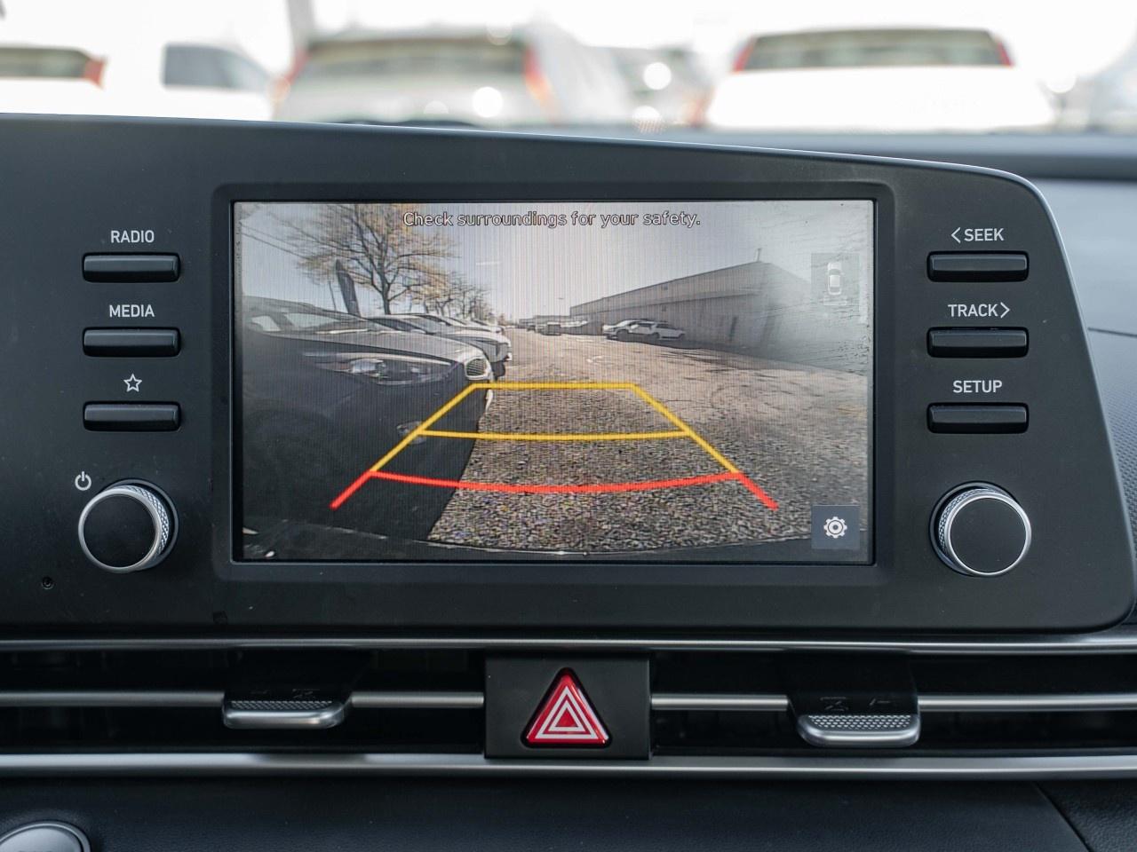 2022 Hyundai Elantra Preferred IVT Photo