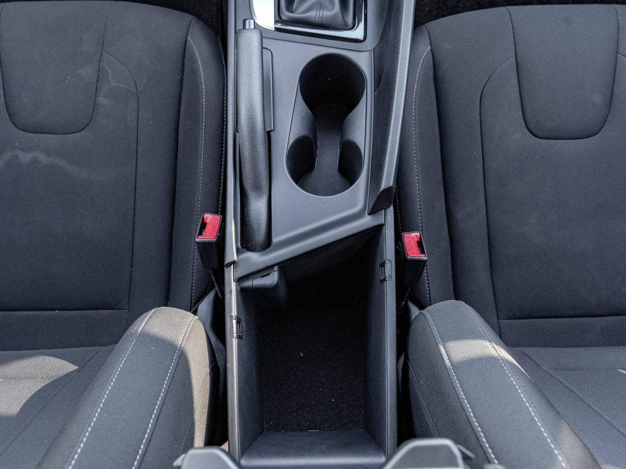 2022 Hyundai Elantra Preferred IVT Photo