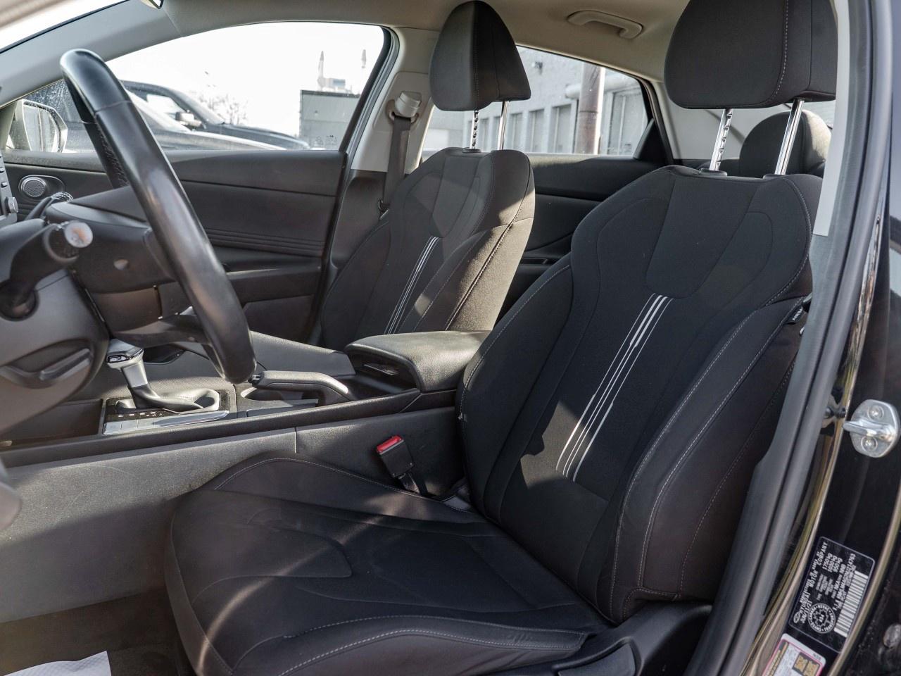 2022 Hyundai Elantra Preferred IVT Photo