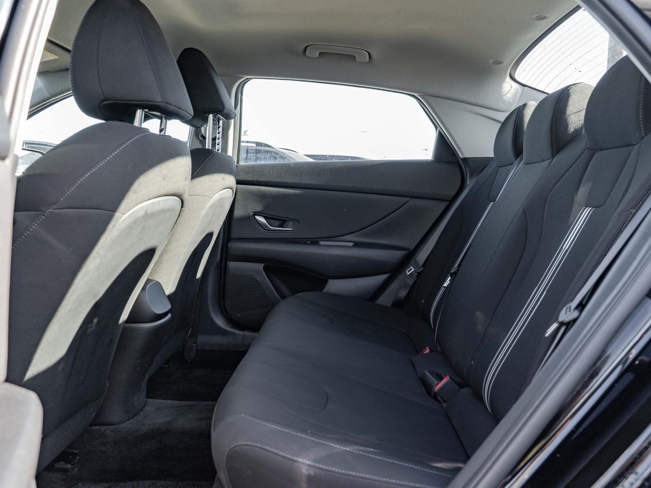 2022 Hyundai Elantra Preferred IVT Photo