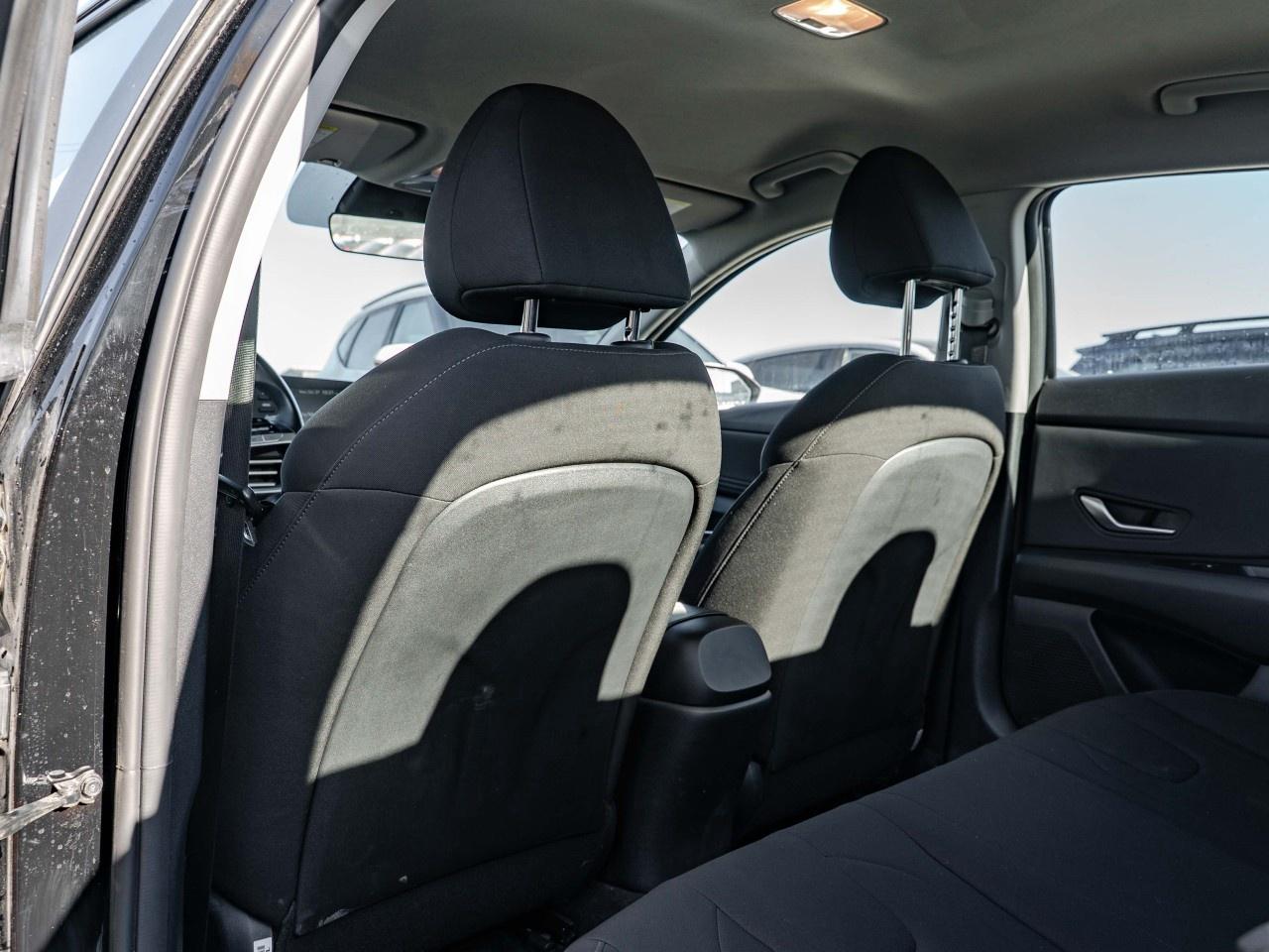 2022 Hyundai Elantra Preferred IVT Photo