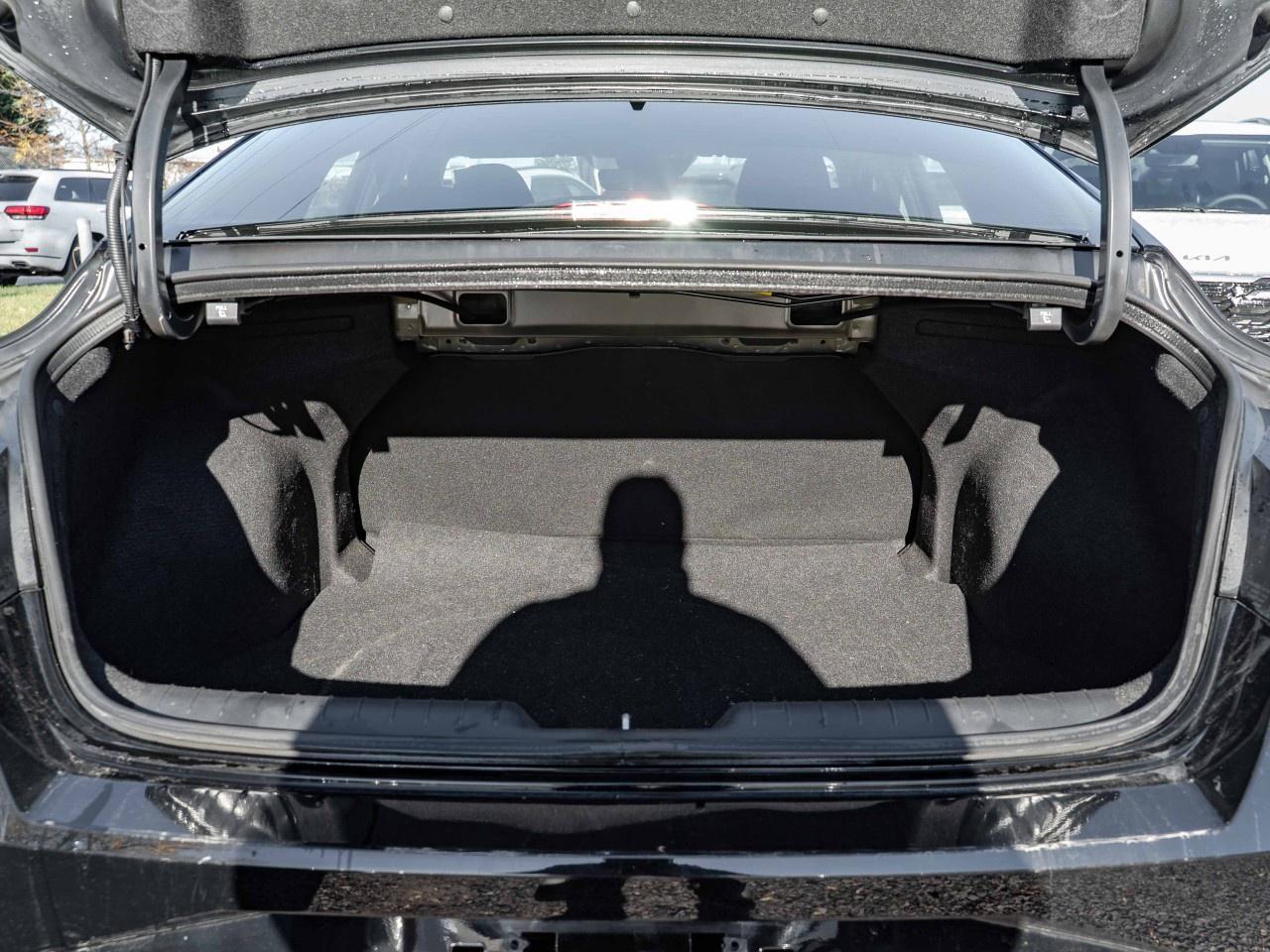 2022 Hyundai Elantra Preferred IVT Photo