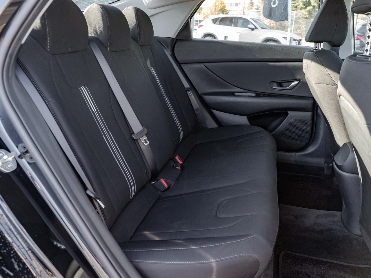 2022 Hyundai Elantra Preferred IVT Photo