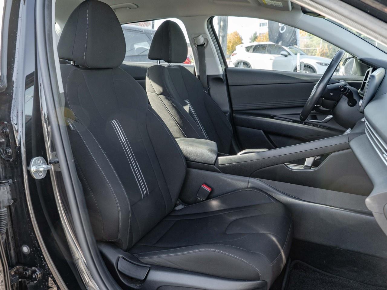 2022 Hyundai Elantra Preferred IVT Photo