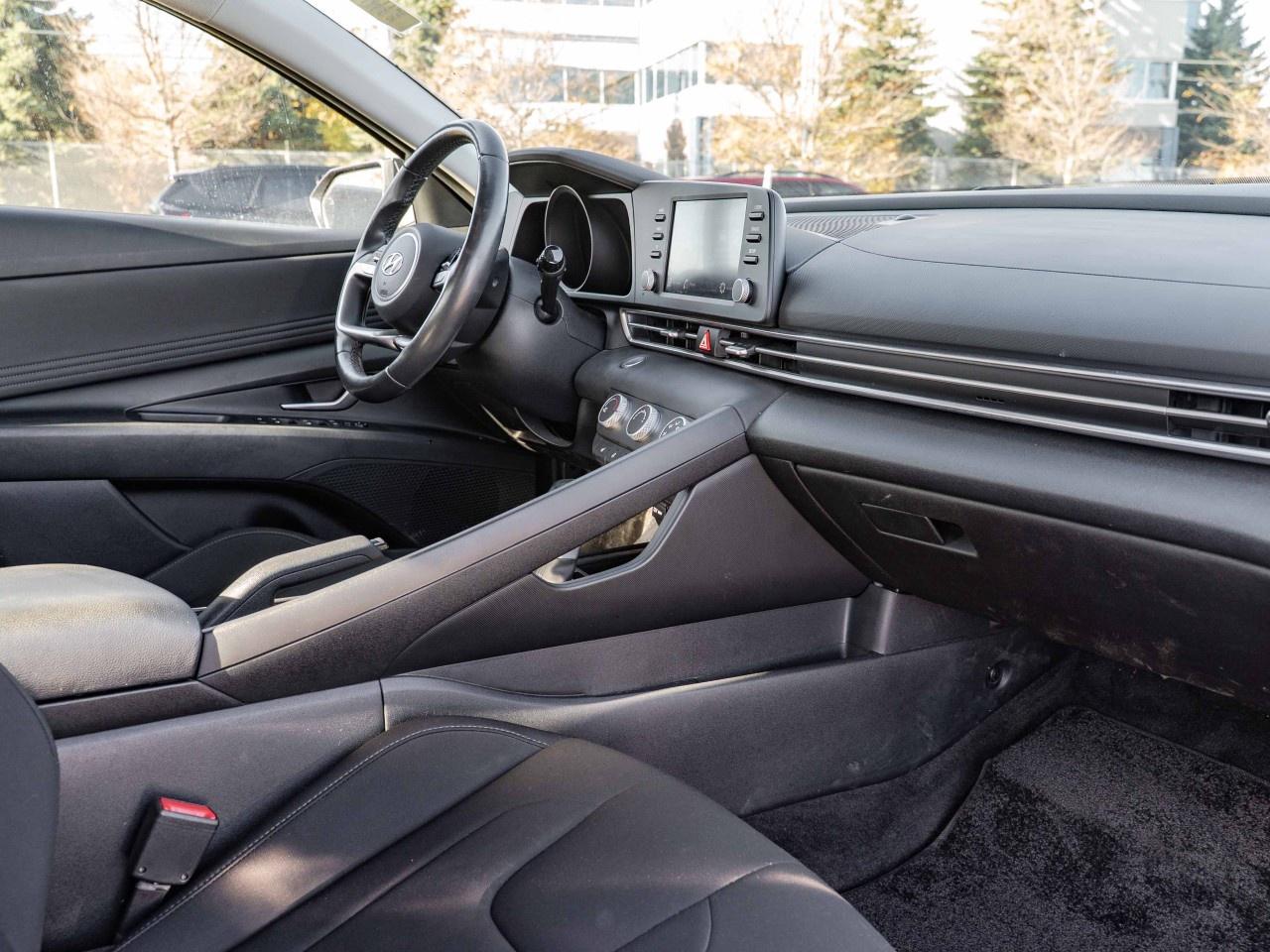 2022 Hyundai Elantra Preferred IVT Photo