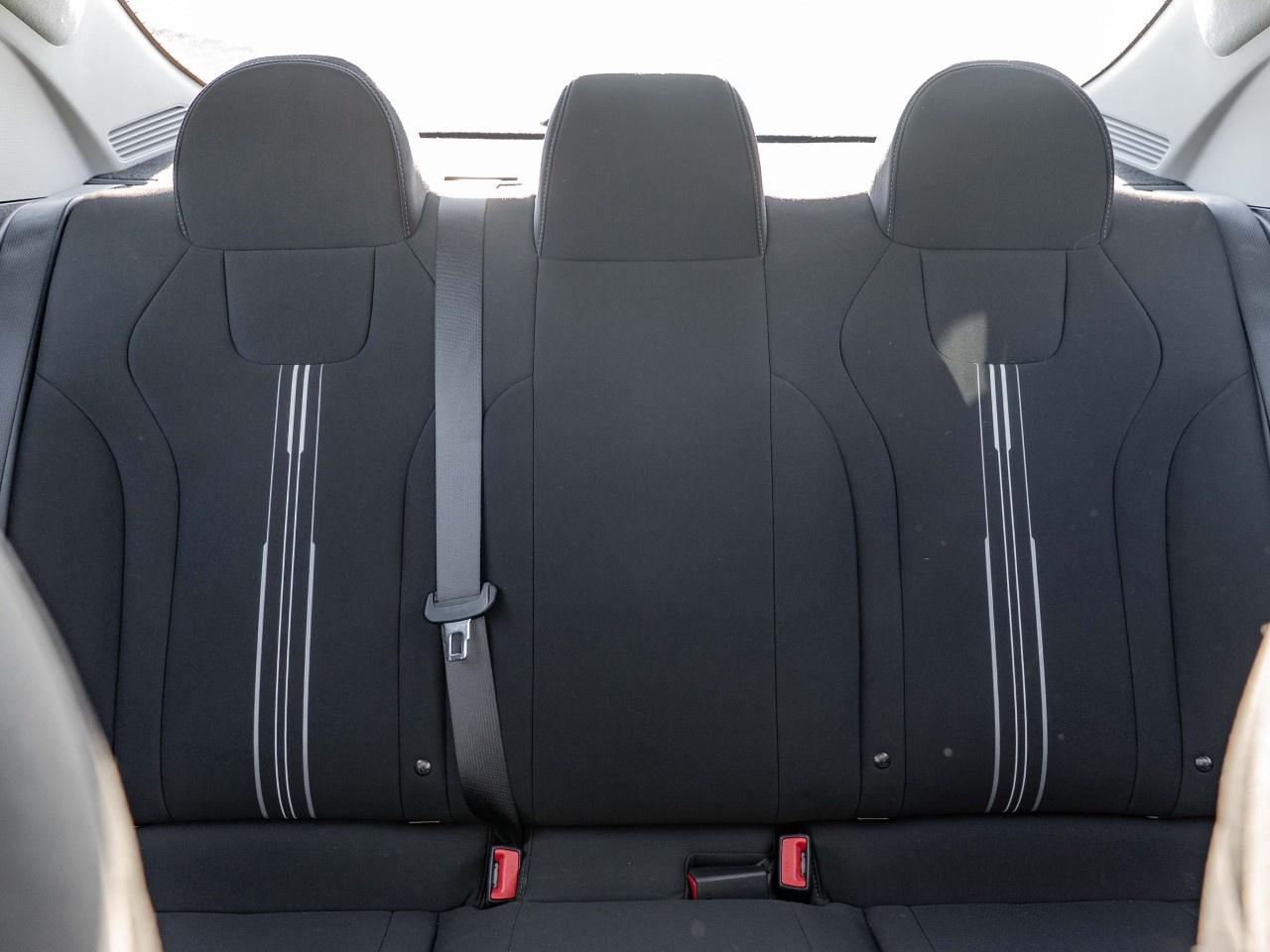 2022 Hyundai Elantra Preferred IVT Photo