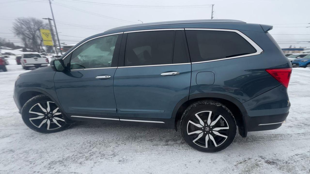 2021 Honda Pilot Touring 7P AWD, DVD PLAYER, 6 PASSENGER, MOONROOF, HEATED LEATHER SEATS, NAV, BACK UP CAM!! Photo