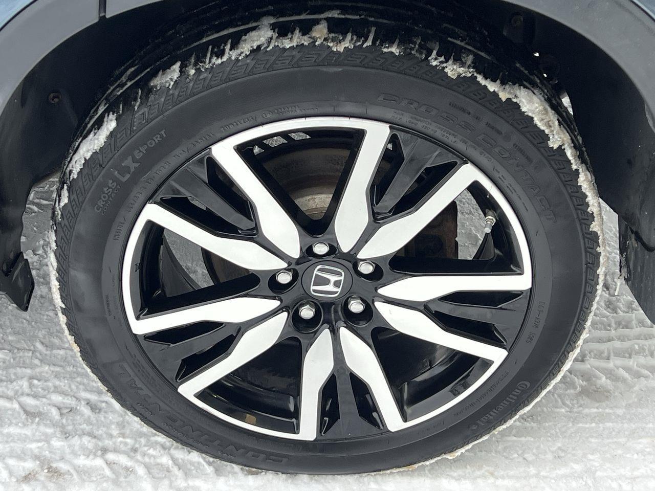 2021 Honda Pilot Touring 7P AWD, DVD PLAYER, 6 PASSENGER, MOONROOF, HEATED LEATHER SEATS, NAV, BACK UP CAM!! Photo