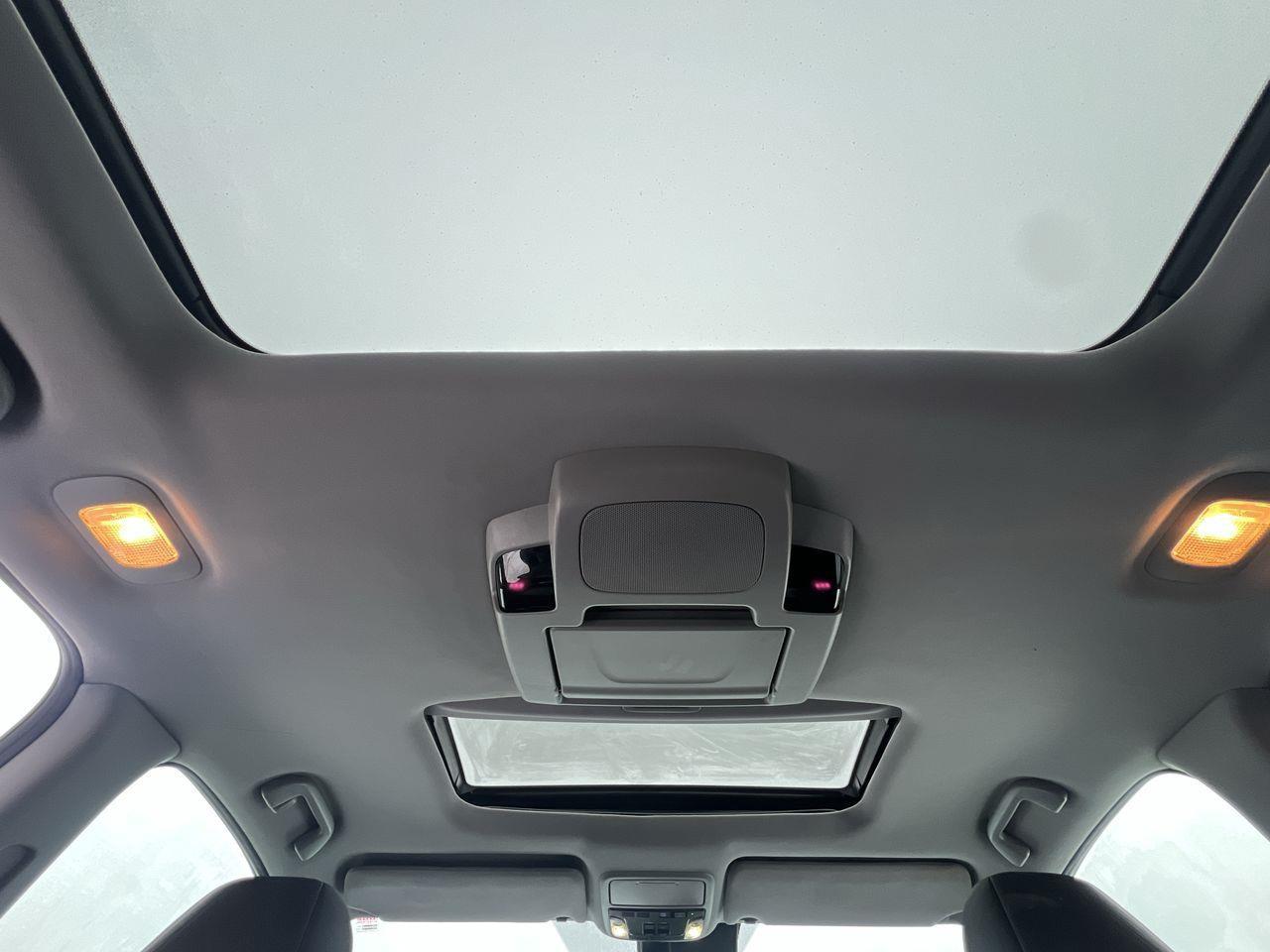 2021 Honda Pilot Touring 7P AWD, DVD PLAYER, 6 PASSENGER, MOONROOF, HEATED LEATHER SEATS, NAV, BACK UP CAM!! Photo